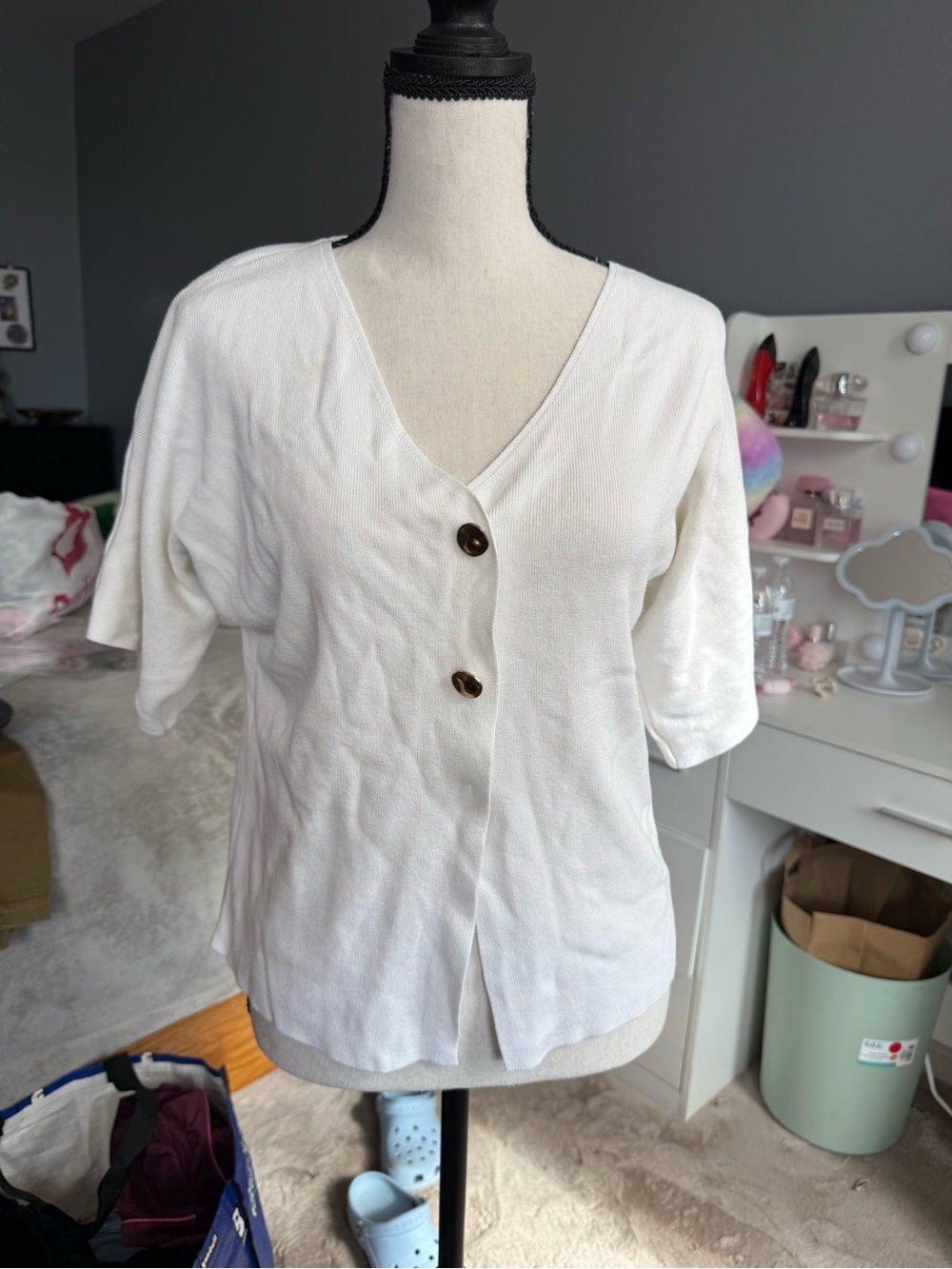 SHEIN White V-Neck Button Front Short Sleeve Top